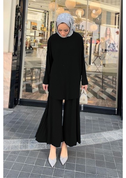 Piliseli Bol Kesim Pantolonlu Takım