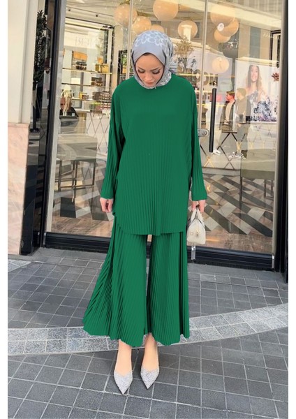 Piliseli Bol Kesim Pantolonlu Takım