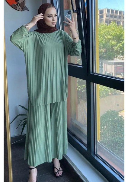 Piliseli Bol Kesim Pantolonlu Takım