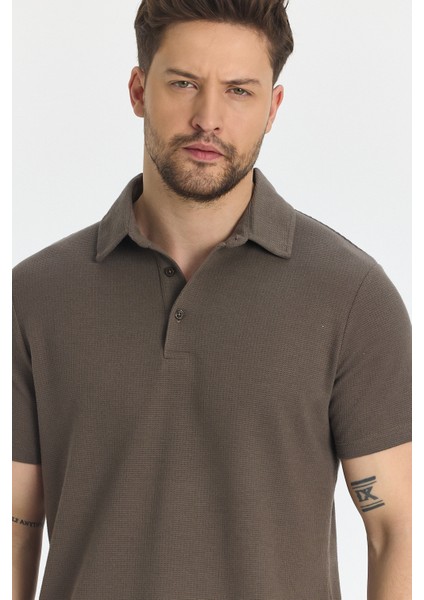 Jaguar Erkek Vizon Pamuk Karışımlı Çekmeyen Likralı Kumaş Yırtmaç Detaylı Slim Fit Polo Yaka Tişört fiyatları