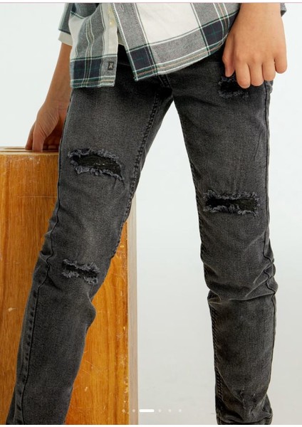 7538 Mayoral Erkek Çocuk Denim Yırtık Pantolon 7538 fırsatları