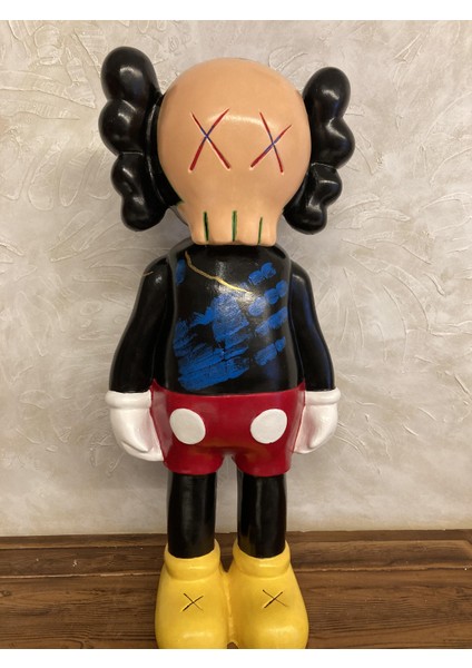 Kaws Büyük indirimleri