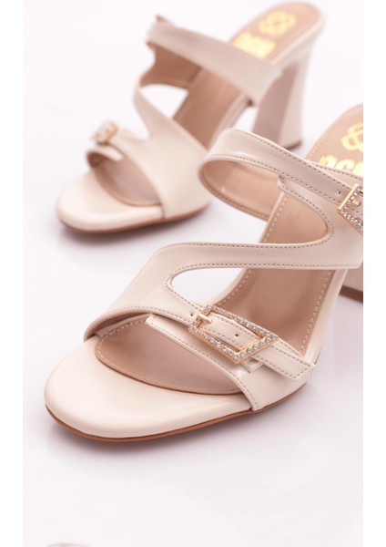 802 Kadin Aksesuarli Topuklu Terlik fırsatları