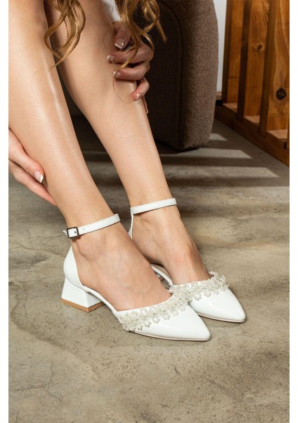 Beyaz Inci Boncuk Detaylı Abiye Ayakkabı fırsatları