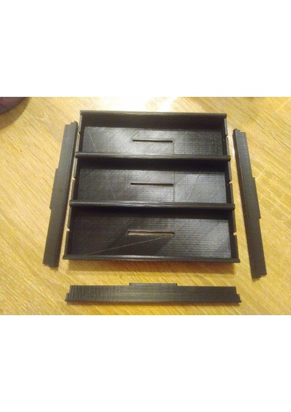 Suluboyalar Için Kalem Kutusu (Ali'li Küvetler 1/2) 3D852140 Sadece Plastik Aparattır