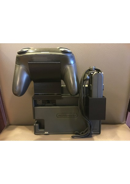 Switch Pro Denetleyici Tutucusu (Kompakt Alt Destek) T2764173 Sadece Plastik Aparattır