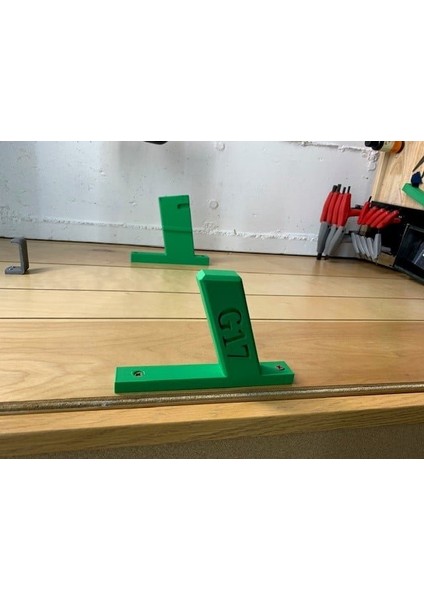 Glock 17 Duvara Montaj Askı Standı T4253659 Sadece Plastik Aparattır