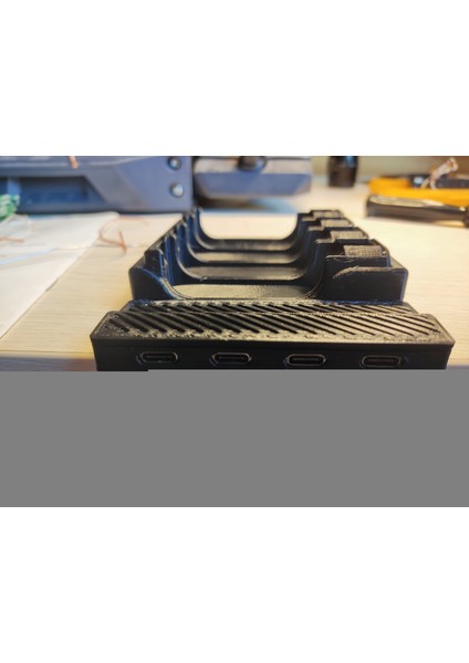 Muhafaza ve Şarj Cihazı Tutucuları 4X18650. 3D859069 Sadece Plastik Aparattır