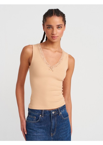 31778 Dantel Detaylı Top-Bej