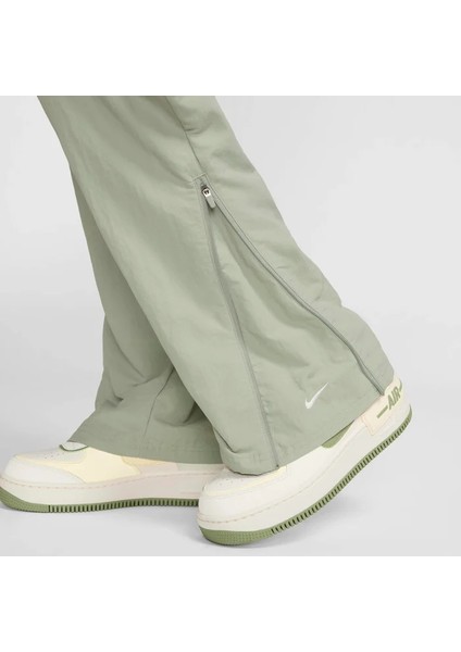 Sportswear Essential modelleri