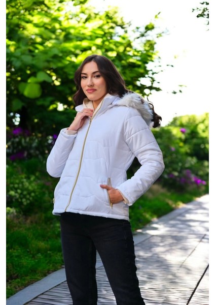 Kışlık Kürklü Kapüşonlu Şişme Kadın Mont modelleri