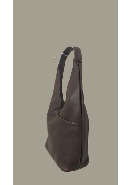 Minimalist Şık Hobo Çanta – Zamansız & Modern Tasarım