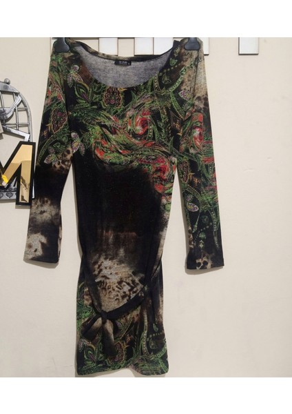 Uzun Kollu Kadın Elbise