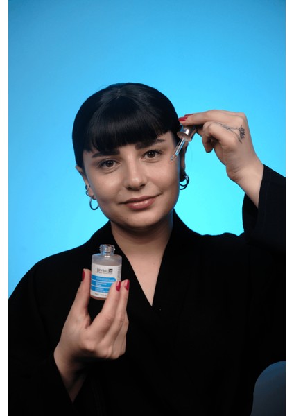Glutatyon, Niacinamide, ve Alpha-Arbutin İçeren Aydınlatıcı Serum