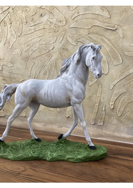 At Duran Küçük fiyatları