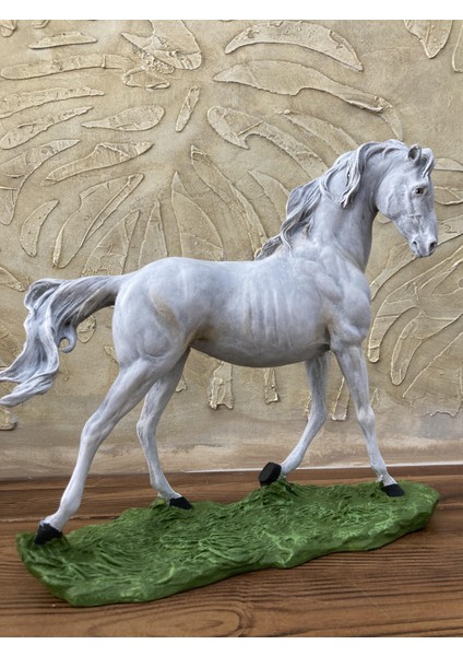 At Duran Küçük modelleri