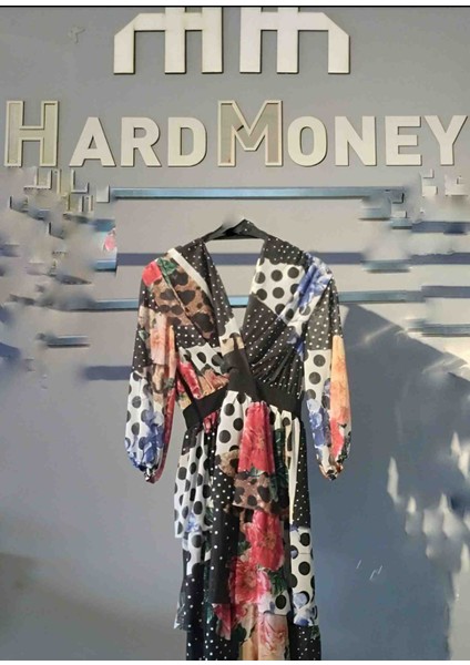 Desenli Kolları Tüllü V Yaka Elbise