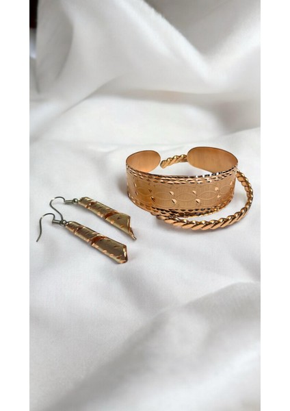 Kadın Bakır Bileklik Küpe Seti Özel Işlemeli Boyasız – Şıklık ve Doğallık Bir Arada modelleri