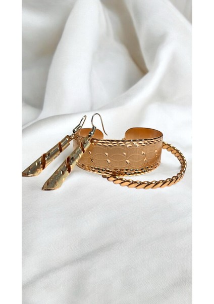 Kadın Bakır Bileklik Küpe Seti Özel Işlemeli Boyasız – Şıklık ve Doğallık Bir Arada fırsatları