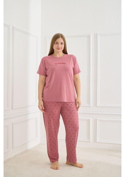 Kadın Kiraz Desenli Pembe Kısa Kollu Esnek Yumuşak Dokulu Milan Kumaş Yazlık Büyük Beden Pijama Takımı
