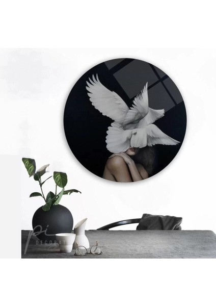 Kadın ve Güvercin Yuvarlak Cam Tablo