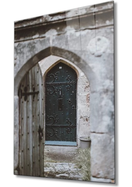 Marsilyan- Taş Duvarlar ve Motifli Ahşap Kapı Görselli Dikey Cam Tablo fiyatları