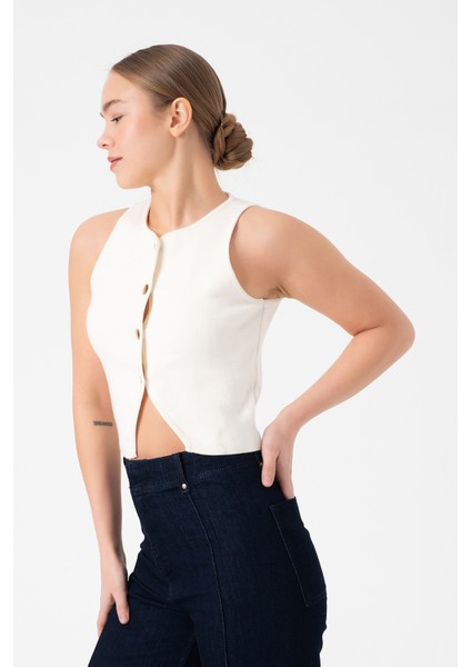 Düğmeli Beyaz Crop Kadın Triko Yelek modelleri