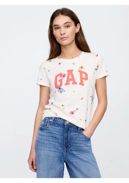 Logo T-Shirt V-Ss Logo Classic Tee Kadın 729555011 Tişört
