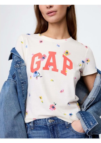 Logo T-Shirt V-Ss Logo Classic Tee Kadın 729555011 Tişört modelleri