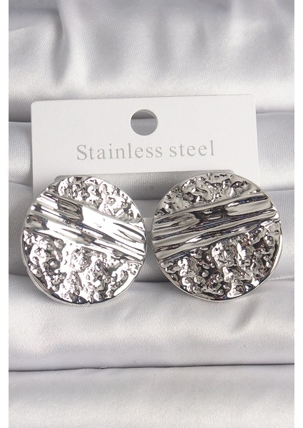 Pirinç Gümüş Renk İşlemeli Daire Plaka Model Kadın Küpe - TJ-BKP10152