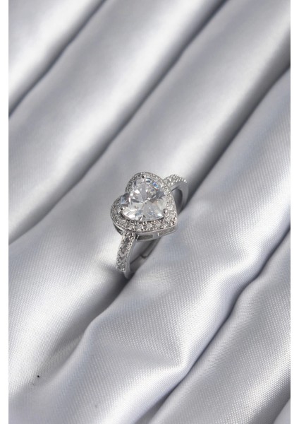 Pirinç Gümüş Renk Zirkon Taş Kalp Charm Model Kadın Yüzük - TJ-BYK2952