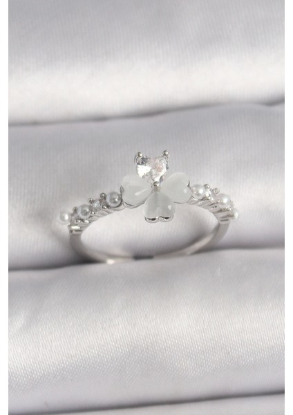 Pirinç Gümüş Renk Zirkon Taşlı Yonca Model Inci Detay Ayarlanabilir Yüzük - TJ-BYK3552