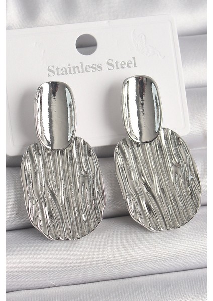 Pirinç Gümüş Renk Işlemeli Kare Plaka Model Kadın Küpe - TJ-BKP10087