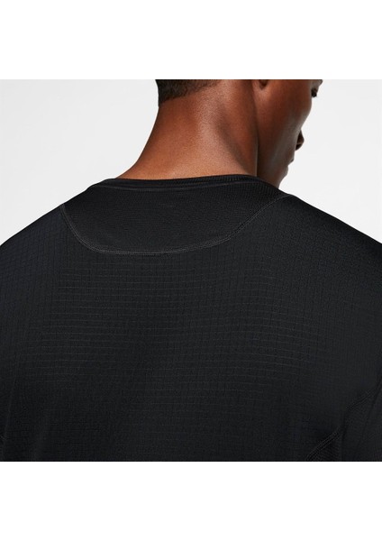 Pro Erkek Tişört CJ4842-010-010 fırsatları