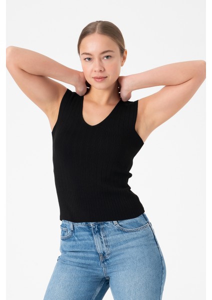 Siyah V Yaka Kadın Triko Bluz fiyatları