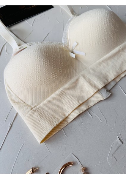 Celine C Cup Bambu Hisli Ultra Rahat Polamid Kumaştan Dokulu Dantel Detaylı Balensiz Desteksiz Sütyen fırsatları