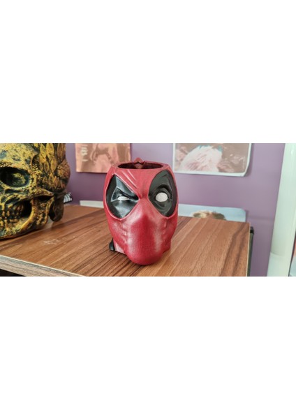 Zoneepıc - Deadpool Temalı El Yapımı Kalemlik | Kalem Organizer | Masaüstü Dekoratif Aksesuar fiyatları