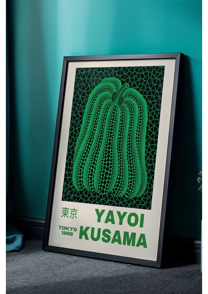 Doğanın Formları: Yeşil Noktalı Kabak ile Doğal Ahşap Çerçeveli Japandi Tablo