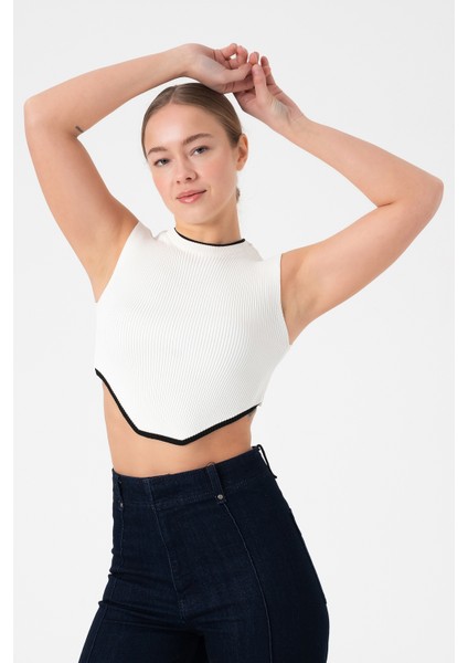 Kolsuz Triko Crop Bluz - Beyaz
