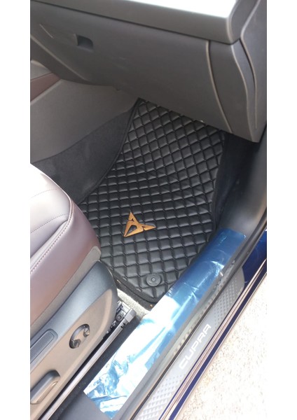 Cupra Terramar Uyumlu 2024-2025 Siyah Baklava Desen 1.SINIF DUNİ DERİ KAPİTONE ALT TABAN SU GEÇİRMEZ EVA ORJİNAL KLİPS SABİTLEME CIRT TABAN DESTEĞİ KOLAY TEMİZLENEBİLİR ÜRÜN ŞIK GÖRÜNÜM