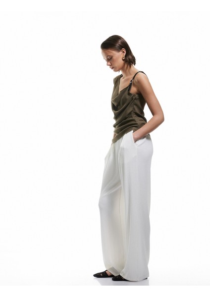 Regular Fit Cepli Pile Detaylı Geniş Paça Kumaş Pantolon