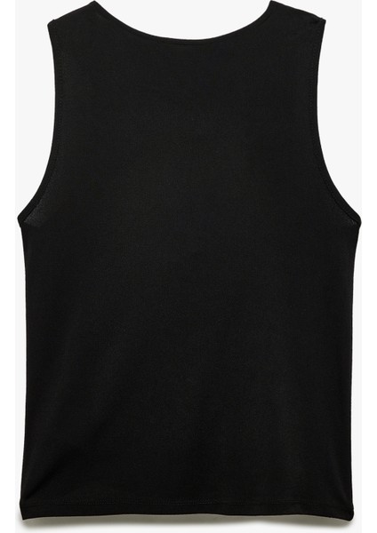 Krep Scuba Kumaş Metal Aksesuar Detaylı Kolsuz Degaje Yaka Bluz