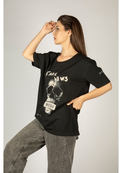 Woxxo Fake News Baskılı Unisex Oversize T-Shirt -Siyah Lycralı Modal/pamuk modelleri
