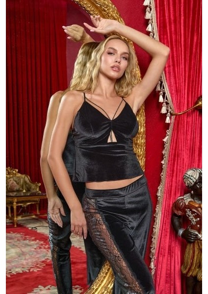 25112 Kadın Siyah Askılı Dantel Detay Kadife Pijama Takım