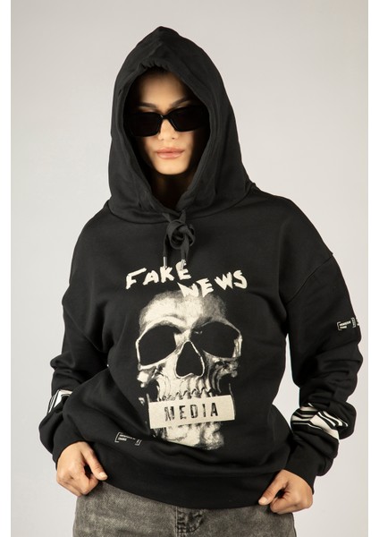 Fake News Baskılı Kapüşonlu Unisex Sweatshirt - Siyah %100 Organik Pamuk