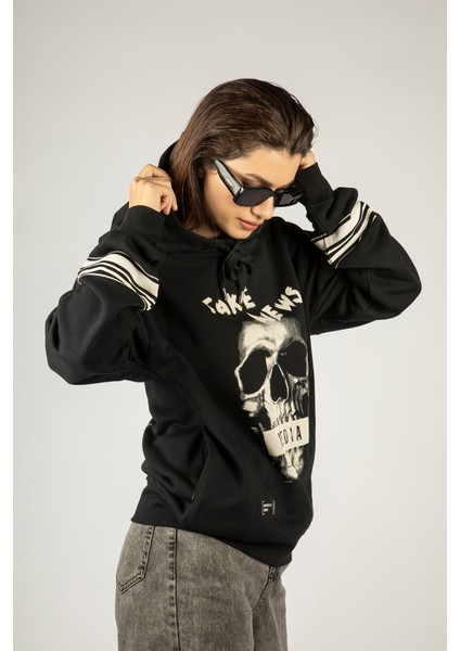 Fake News Baskılı Kapüşonlu Unisex Sweatshirt - Siyah %100 Organik Pamuk modelleri