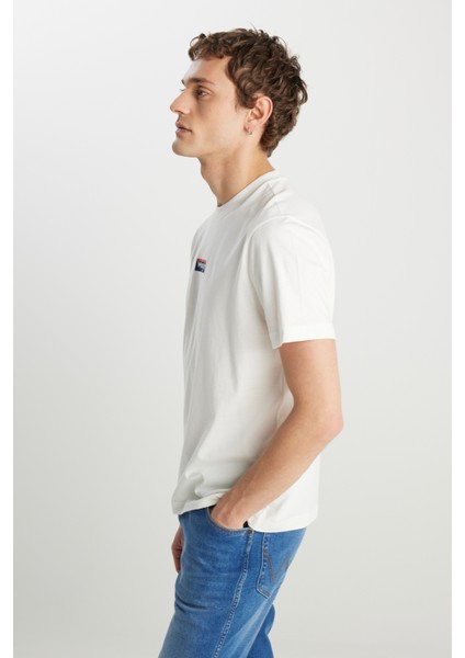 %100 Pamuk Regular Fit Normal Kesim Bisiklet Yaka Ekru Mini Logo Tişört
