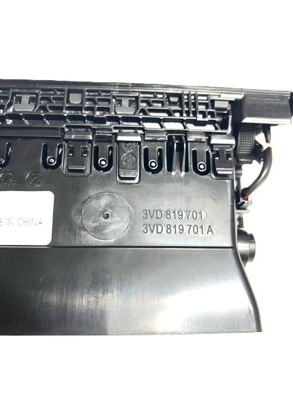 3V0819701C Skoda Super B 2015>> Sol Havalandırma Izgarası