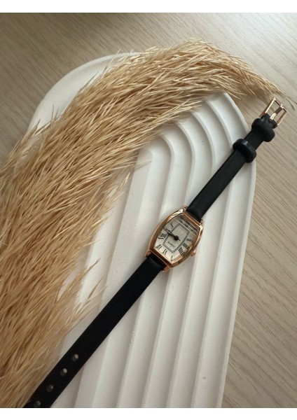 Retro Minimal Deri Kordon Vintage Kadın Kol Saati