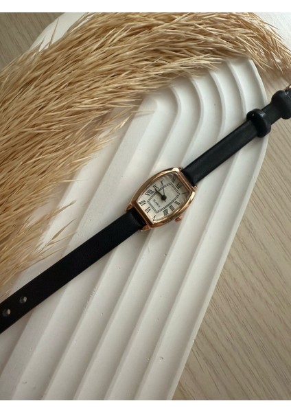 Retro Minimal Deri Kordon Vintage Kadın Kol Saati fırsatları